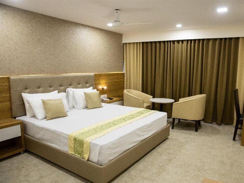 Hotel Grace Galaxy Мумбаи Экстерьер фото