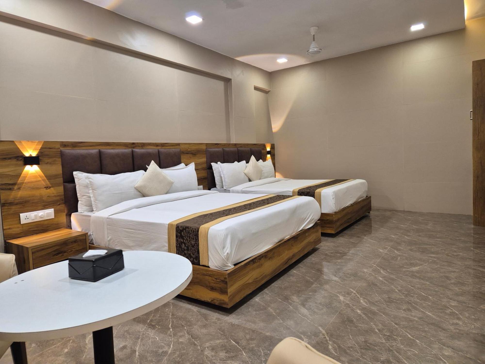 Hotel Grace Galaxy Мумбаи Экстерьер фото