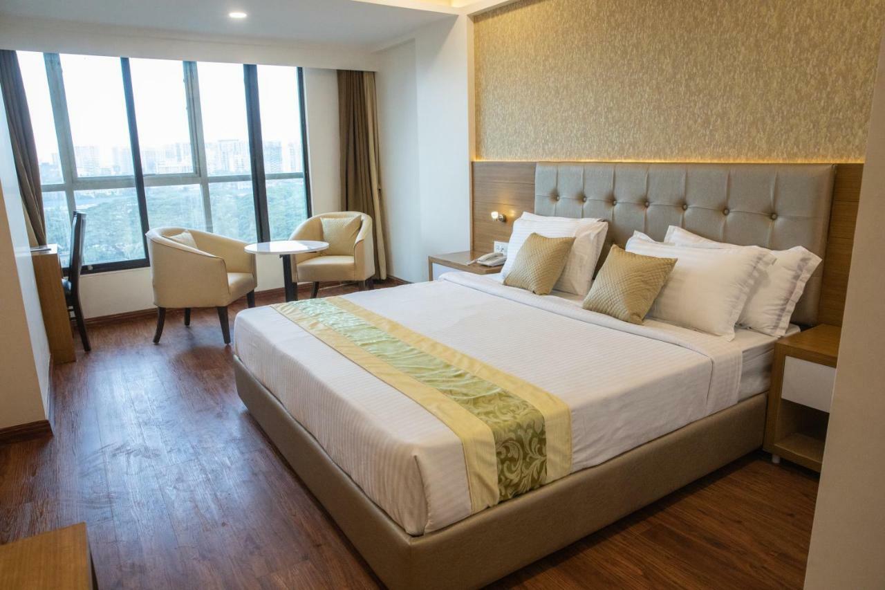 Hotel Grace Galaxy Мумбаи Экстерьер фото