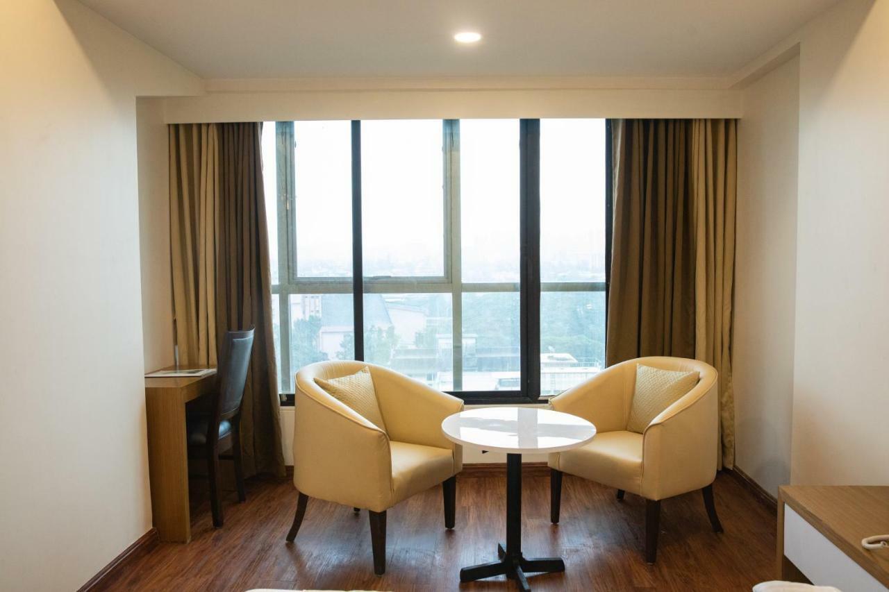 Hotel Grace Galaxy Мумбаи Экстерьер фото