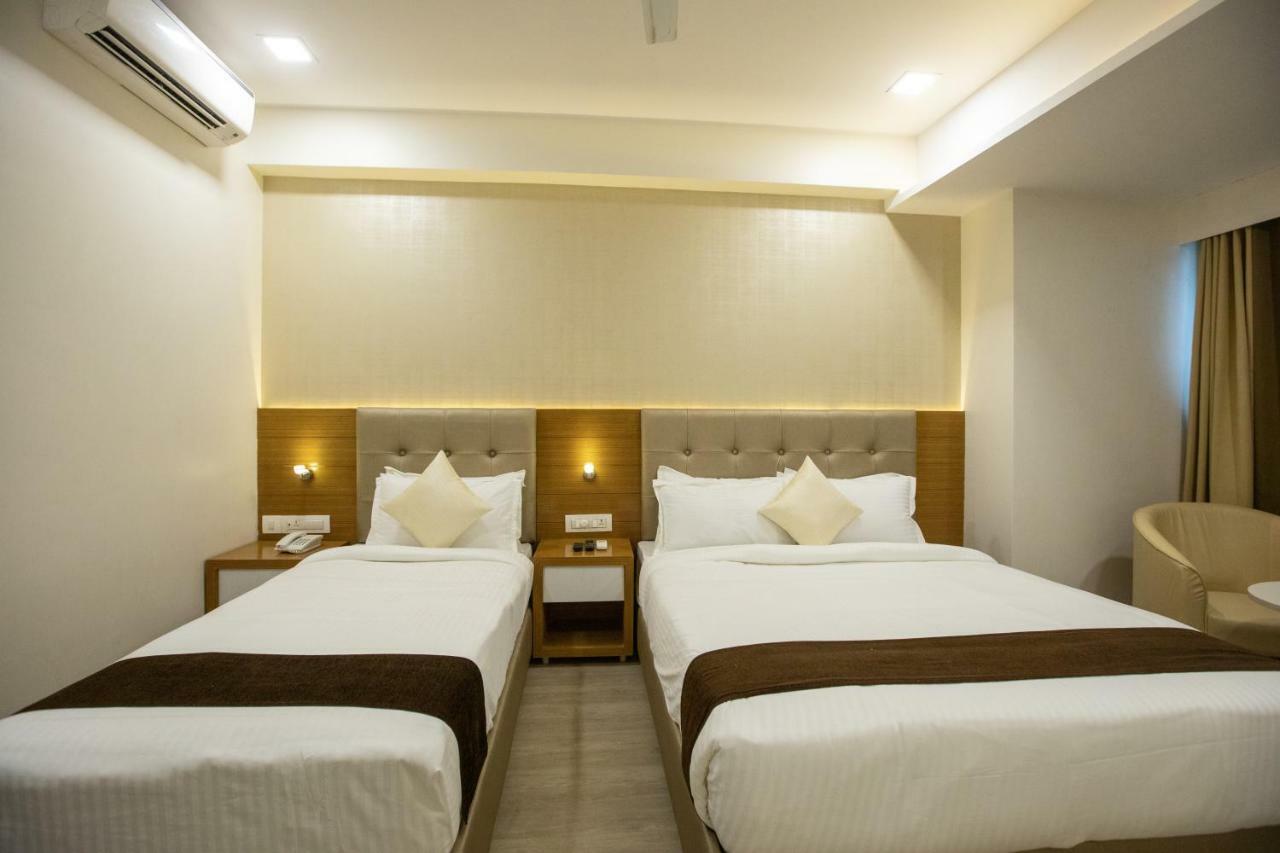 Hotel Grace Galaxy Мумбаи Экстерьер фото