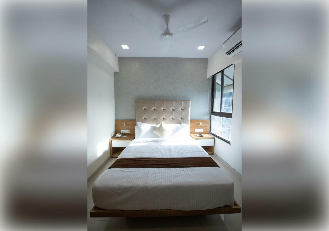 Hotel Grace Galaxy Мумбаи Экстерьер фото
