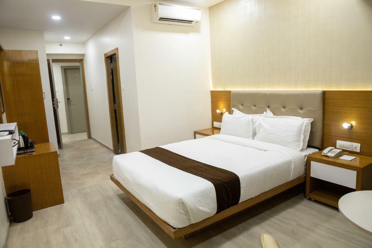 Hotel Grace Galaxy Мумбаи Экстерьер фото