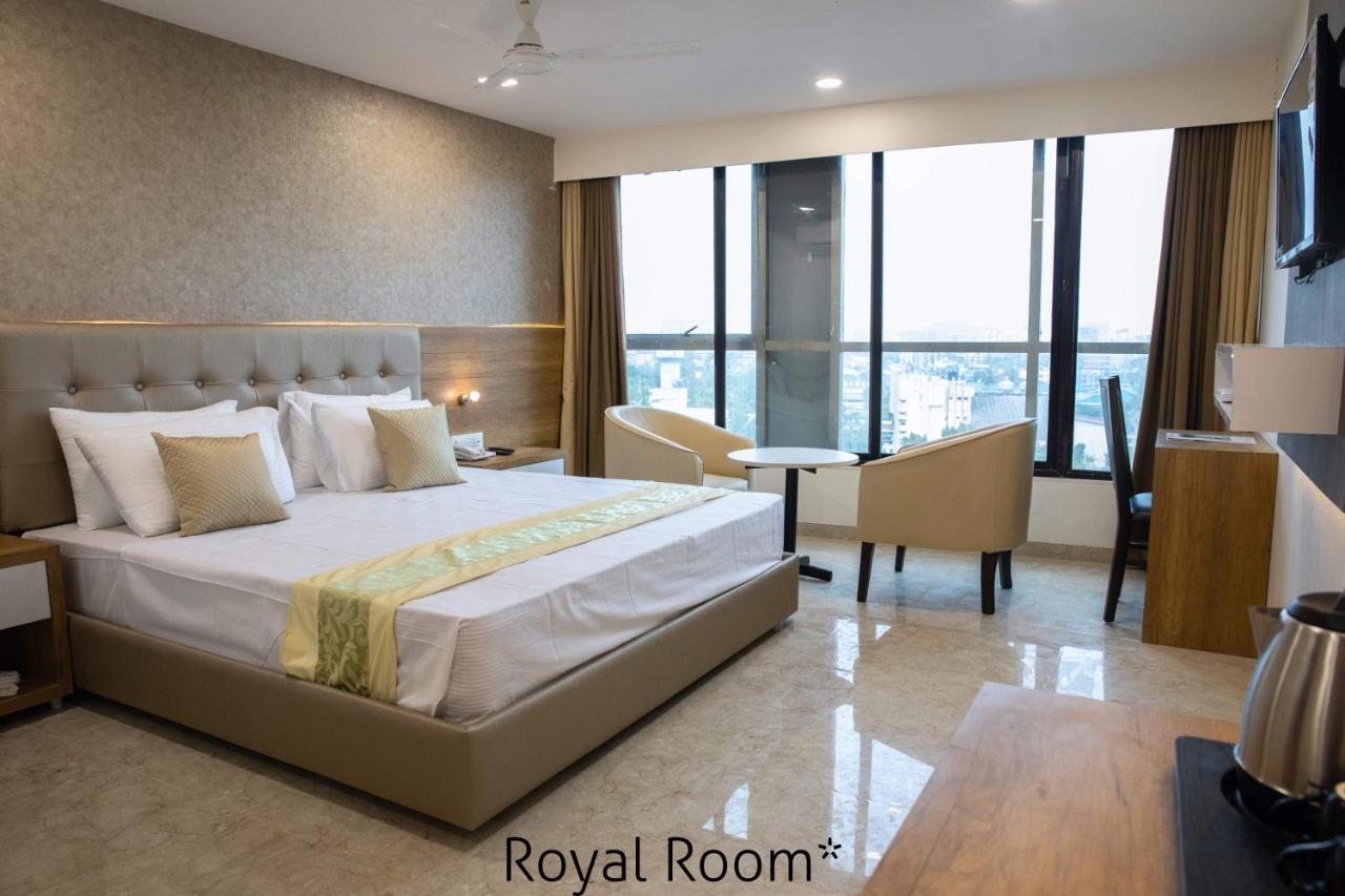 Hotel Grace Galaxy Мумбаи Экстерьер фото